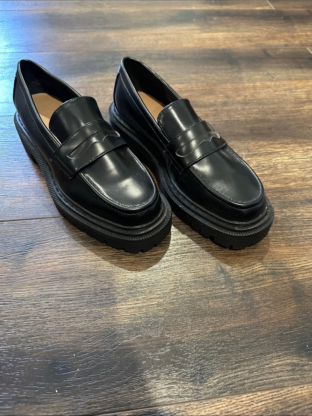 Women’s H&M Black Leather Lug Sole Penny Loafers nwot